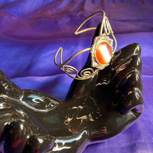 Gorgeous unbranded Silver Tone Metal Adjustable bracelet. - Picture 2 of 7